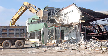 Tearing down old Piggly Wiggly